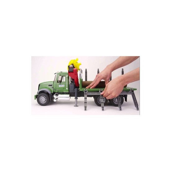 Nákladné auto MAC Granite + 3 guľatiny na prepravu dreva 02824 BRUDER Nákladné auto MAC Granite + 3 guľatiny na prepravu dreva 02824 BRUDER