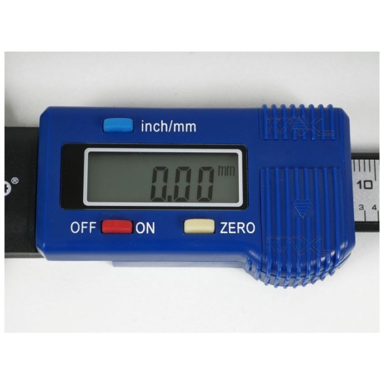 Digitálny merač hĺbky dezénu pneumatiky