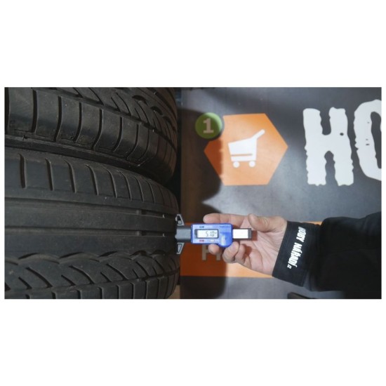 Digitálny merač hĺbky dezénu pneumatiky
