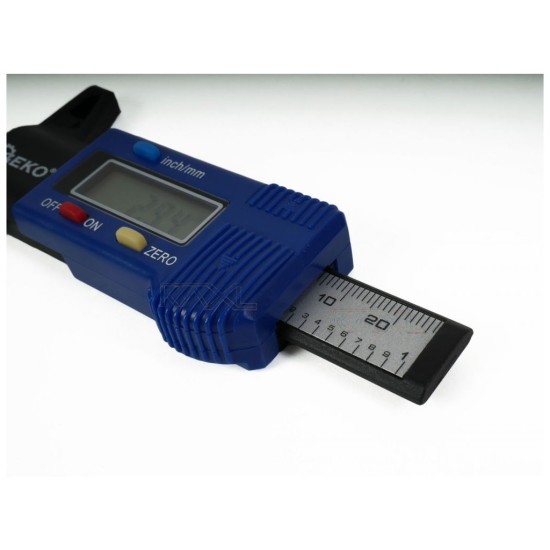 Digitálny merač hĺbky dezénu pneumatiky