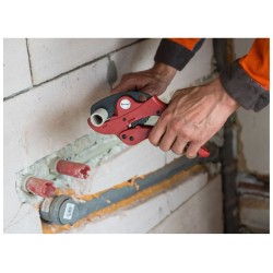 Plastové nožnice na rúry, ∅ 0 - 42 mm, trojuholníkové. Rezná hrana FORTUM