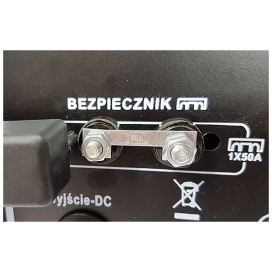 Nabíjačka batérií do auta 12/24V, funkcia START s diaľkovým ovládaním GZL-70 MAR-POL