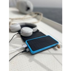 Solárna powerbanka 25000mAh, štyri solárne panely a LED baterka BASS