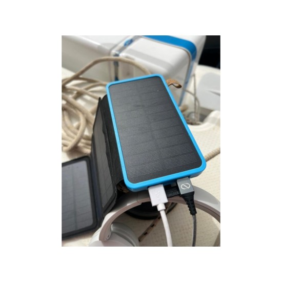 Solárna powerbanka 25000mAh, štyri solárne panely a LED baterka BASS Solárna powerbanka 25000mAh, štyri solárne panely a LED baterka BASS