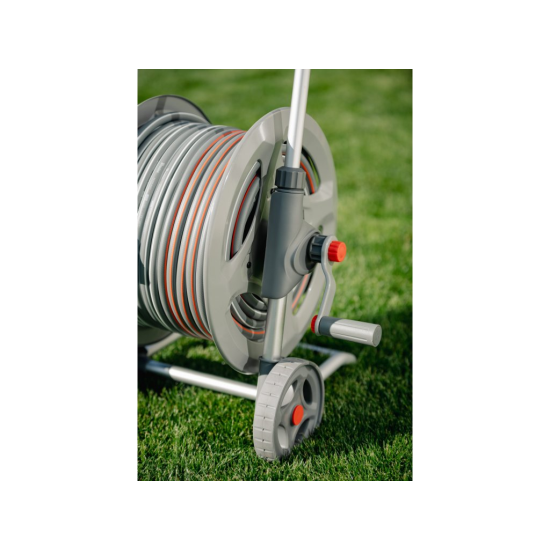 Pojízdný naviják WHITE LINE s hadicí 1/2" 20 m a příslušenstvím SILVER PRO SET, kovový - BRADAS