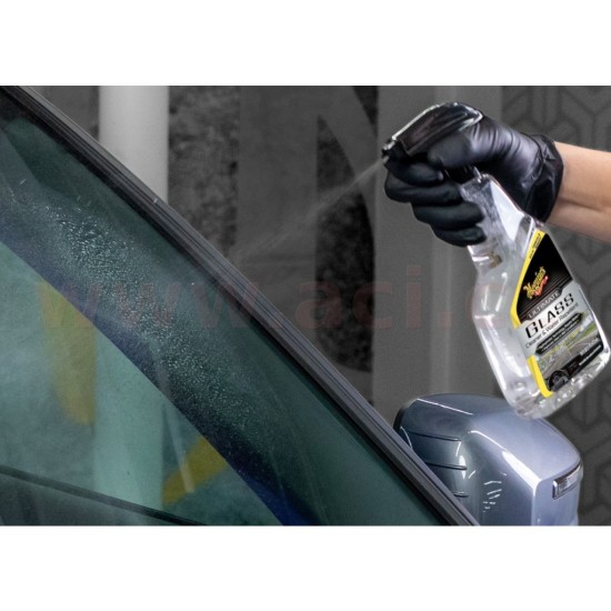 Meguiar's Ultimate Glass Cleaner & Water Repellent - čistič skel s hydrofobní ochranou + tekuté stěrače, 473ml Meguiar's Ultimate Glass Cleaner & Water Repellent - čistič skel s hydrofobní ochranou + tekuté stěrače, 473ml